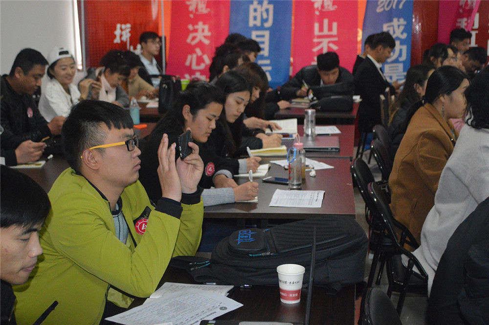 固诺商学院第十五届培训班正式开课DSC_0013-1.jpg